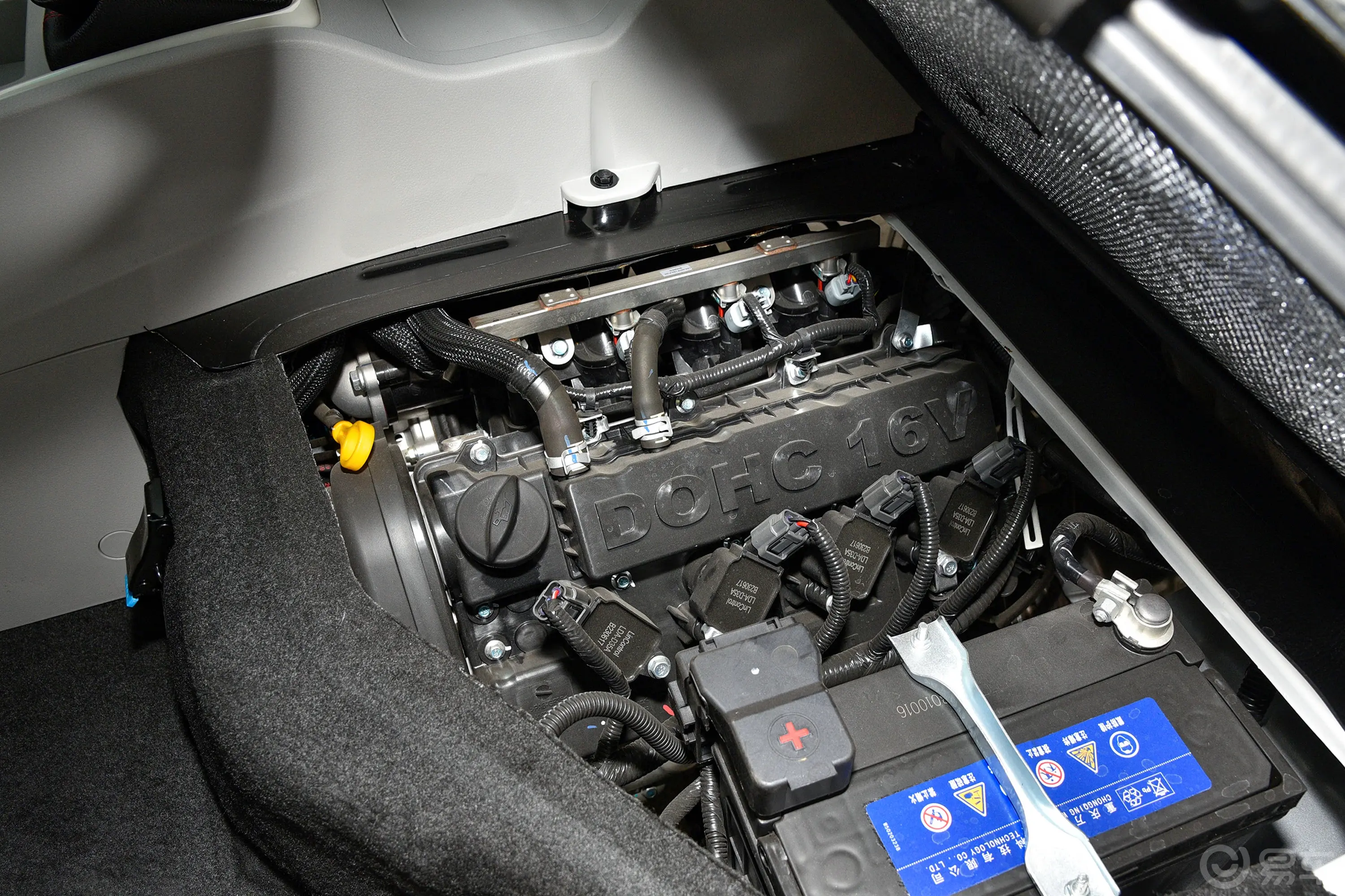 金杯新海狮X30L1.5L 厢式超享无空调版 2/5座发动机特写