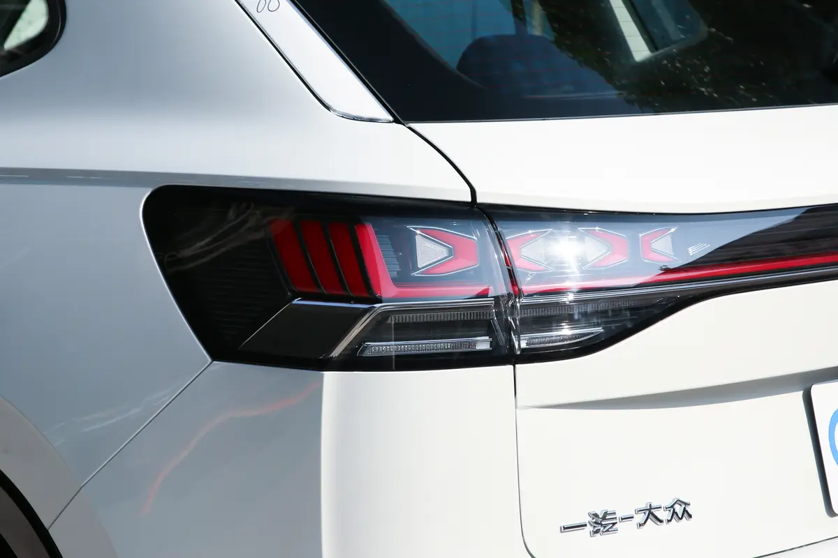 探岳330TSI 两驱R-Line高能版外观灯组