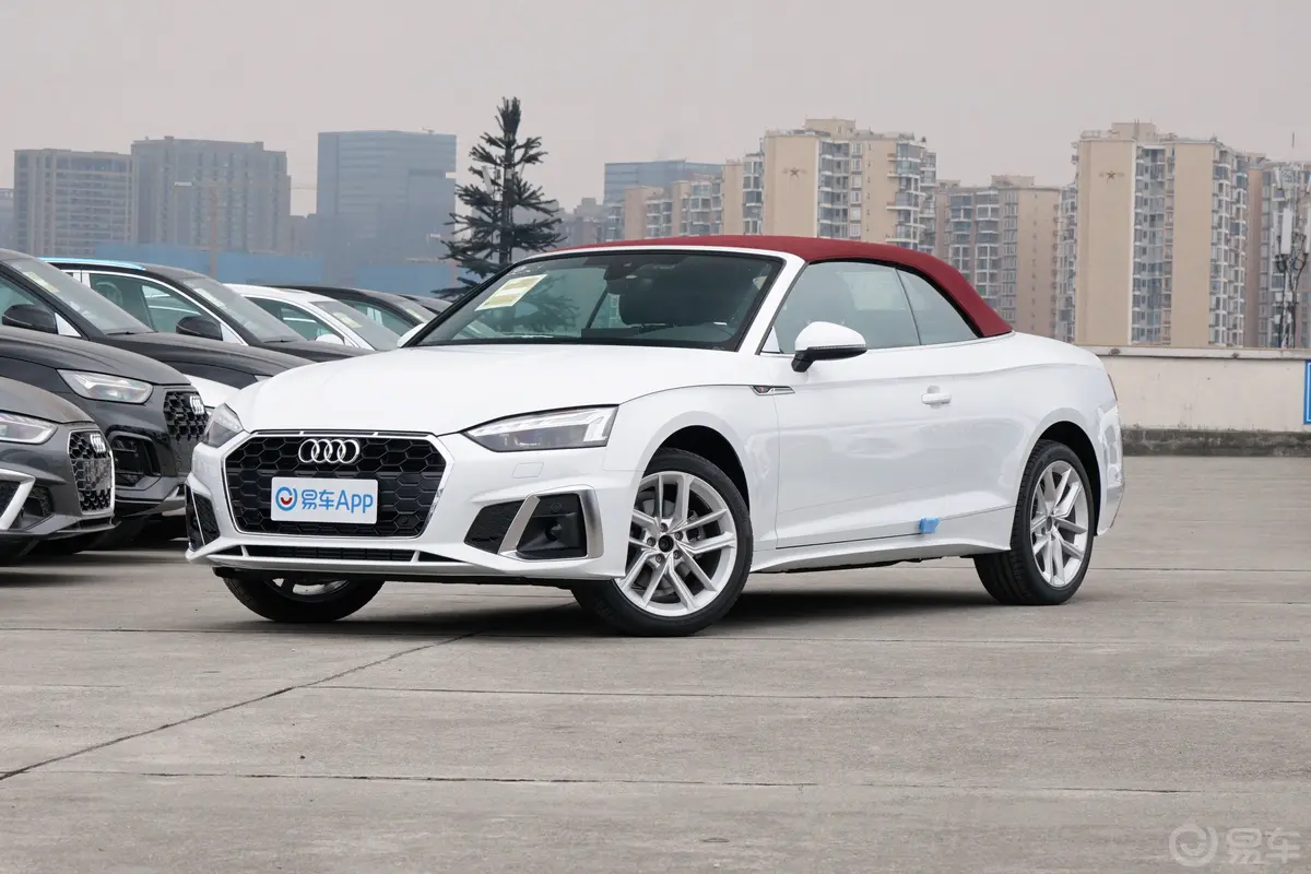 奥迪A5Cabriolet 40 TFSI 时尚动感型侧前45度车头向左水平