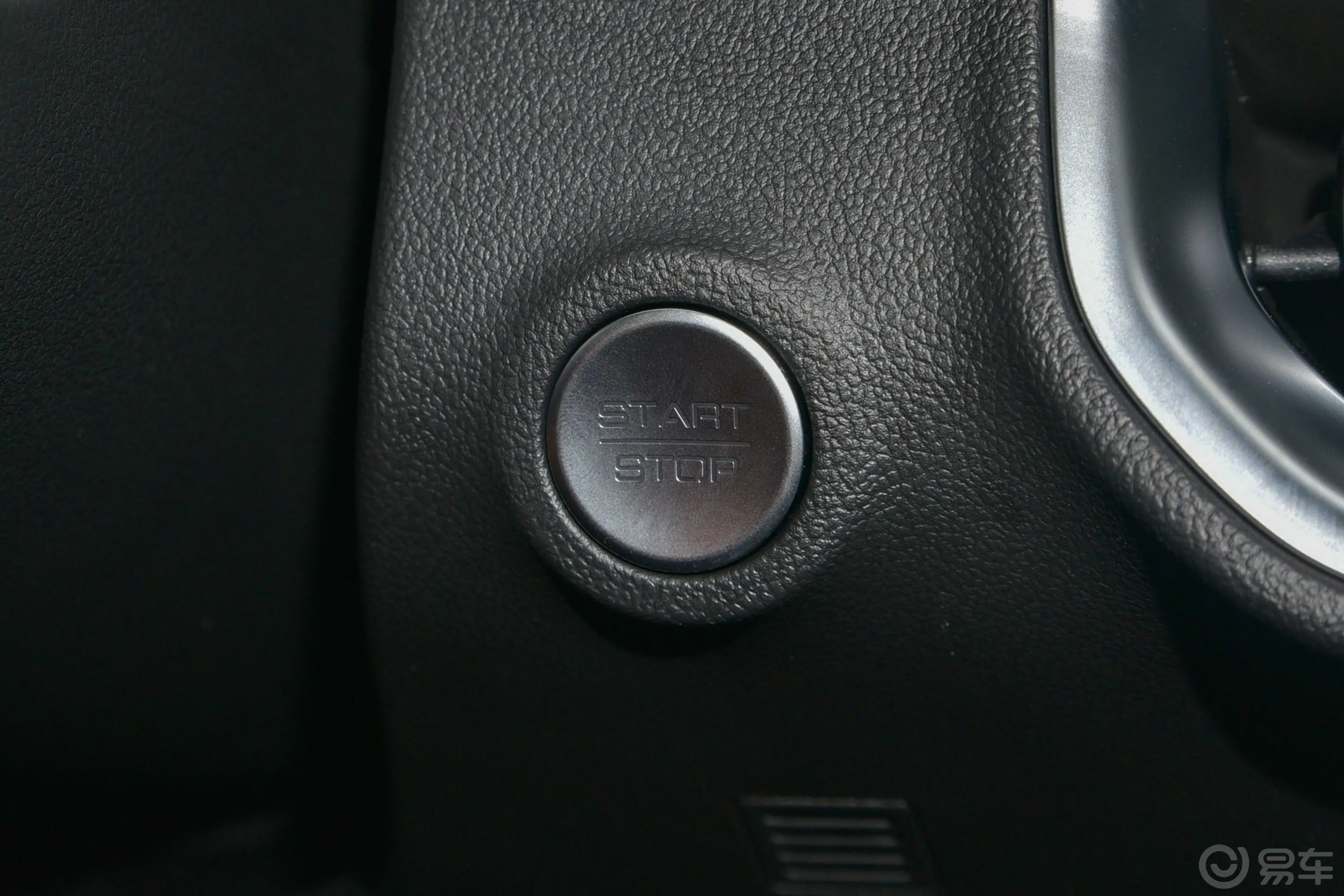 炮商用版 2.0T 自动四驱大双领航型 汽油钥匙孔或一键启动按键