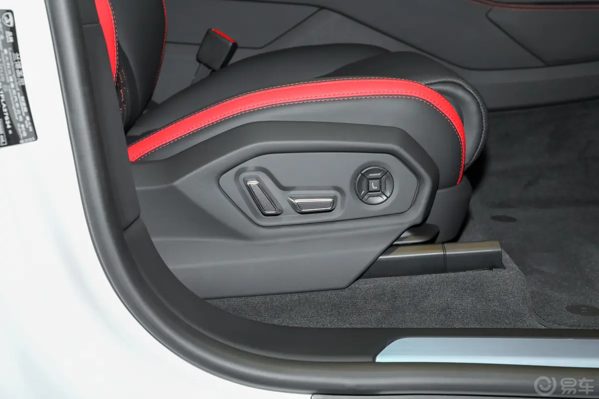 Urus4.0T V8 S副驾座椅调节