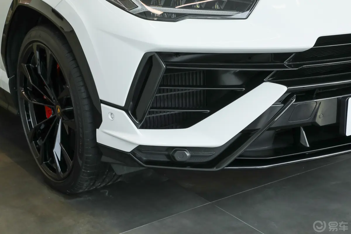 Urus4.0T V8 S外观细节