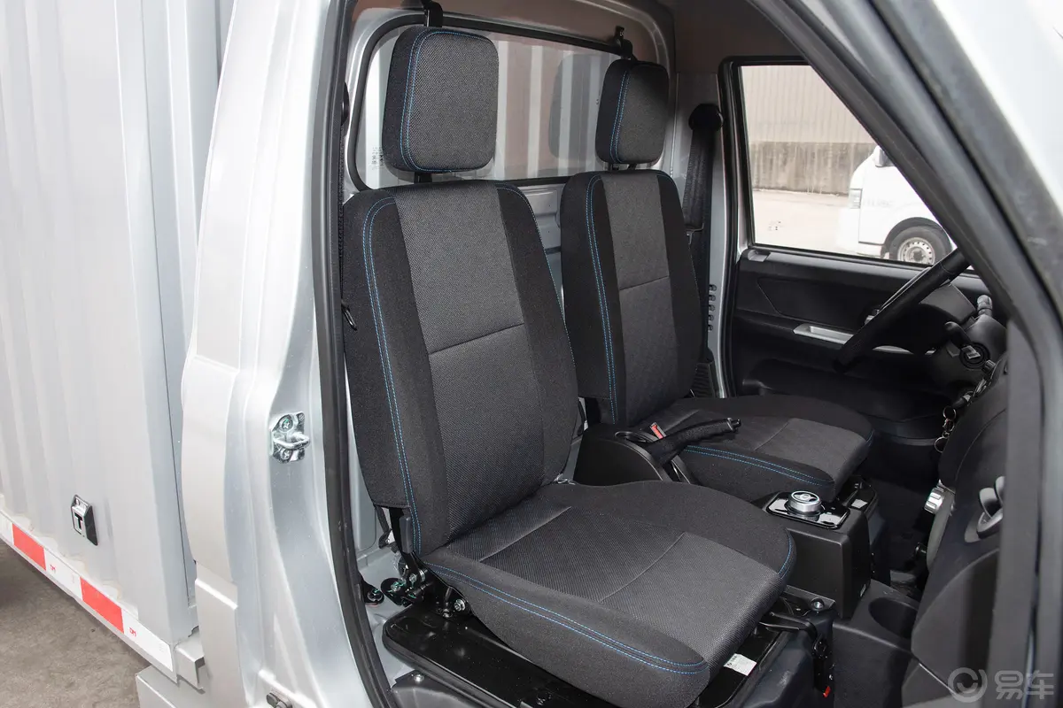瑞驰新能源EC31275km 厢式车标准版 瓦楞副驾驶座椅