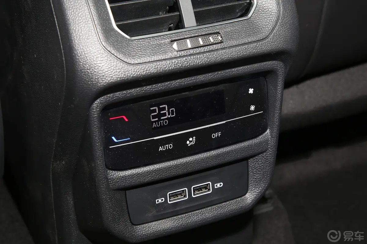 探岳改款 330TSI 两驱豪华Plus进阶版后排空调控制键