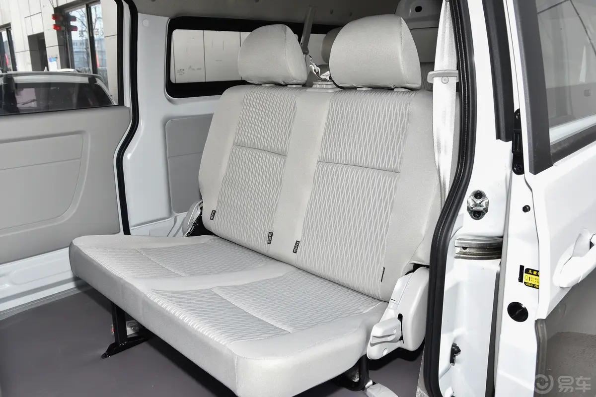 金杯新海狮X30L1.5L 客车财富中央空调版 6/7座 CNG(70L)后排座椅