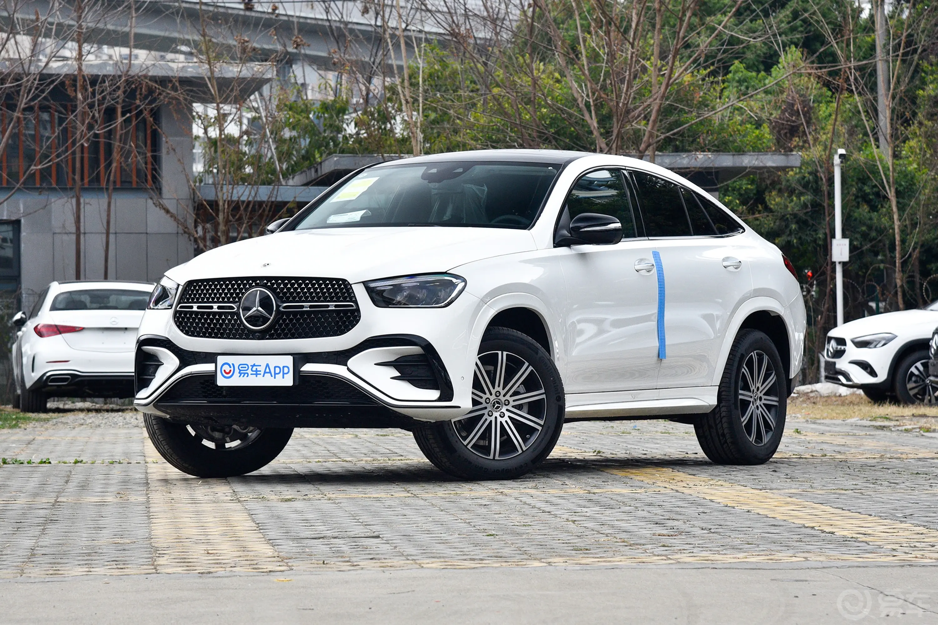 奔驰GLE轿跑GLE 350 4MATIC 轿跑SUV 豪华型侧前45度车头向左水平