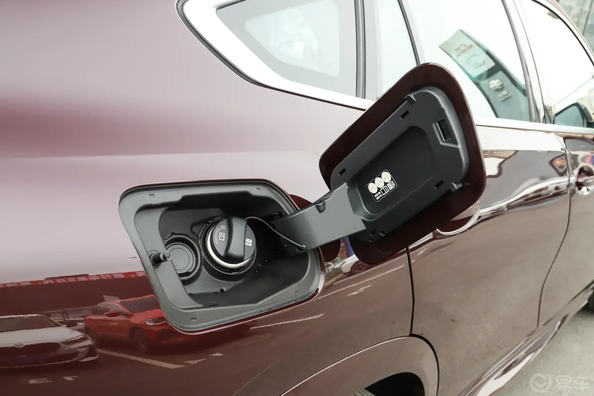 宝马X6改款 xDrive30i M运动套装油箱盖