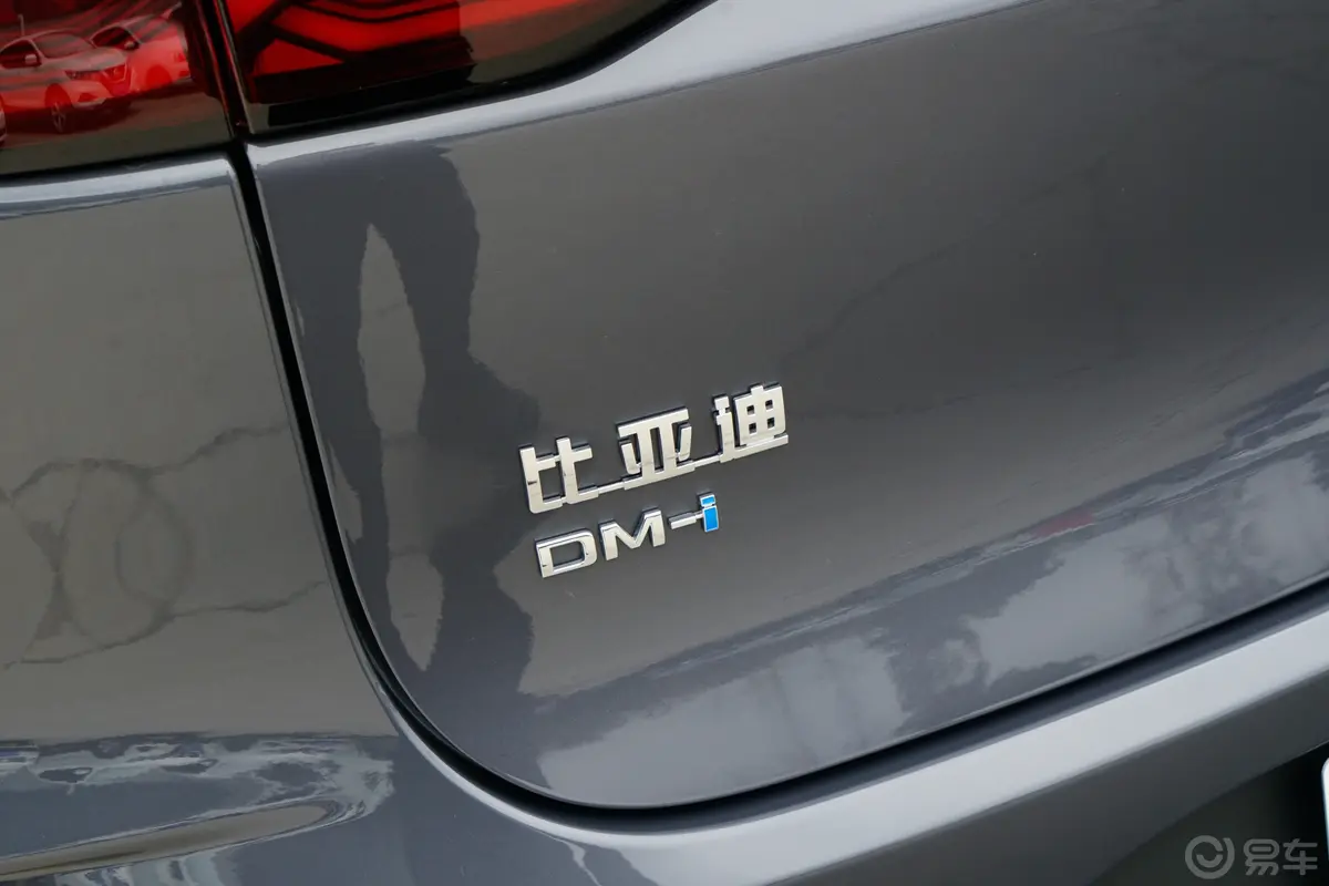 唐新能源DM-i 荣耀版 1.5T 112km 前驱尊荣型 7座外观细节