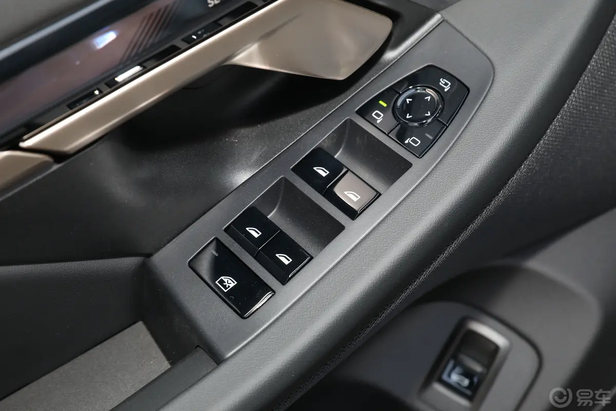 宝马i5eDrive 35L M运动套装车窗调节整体