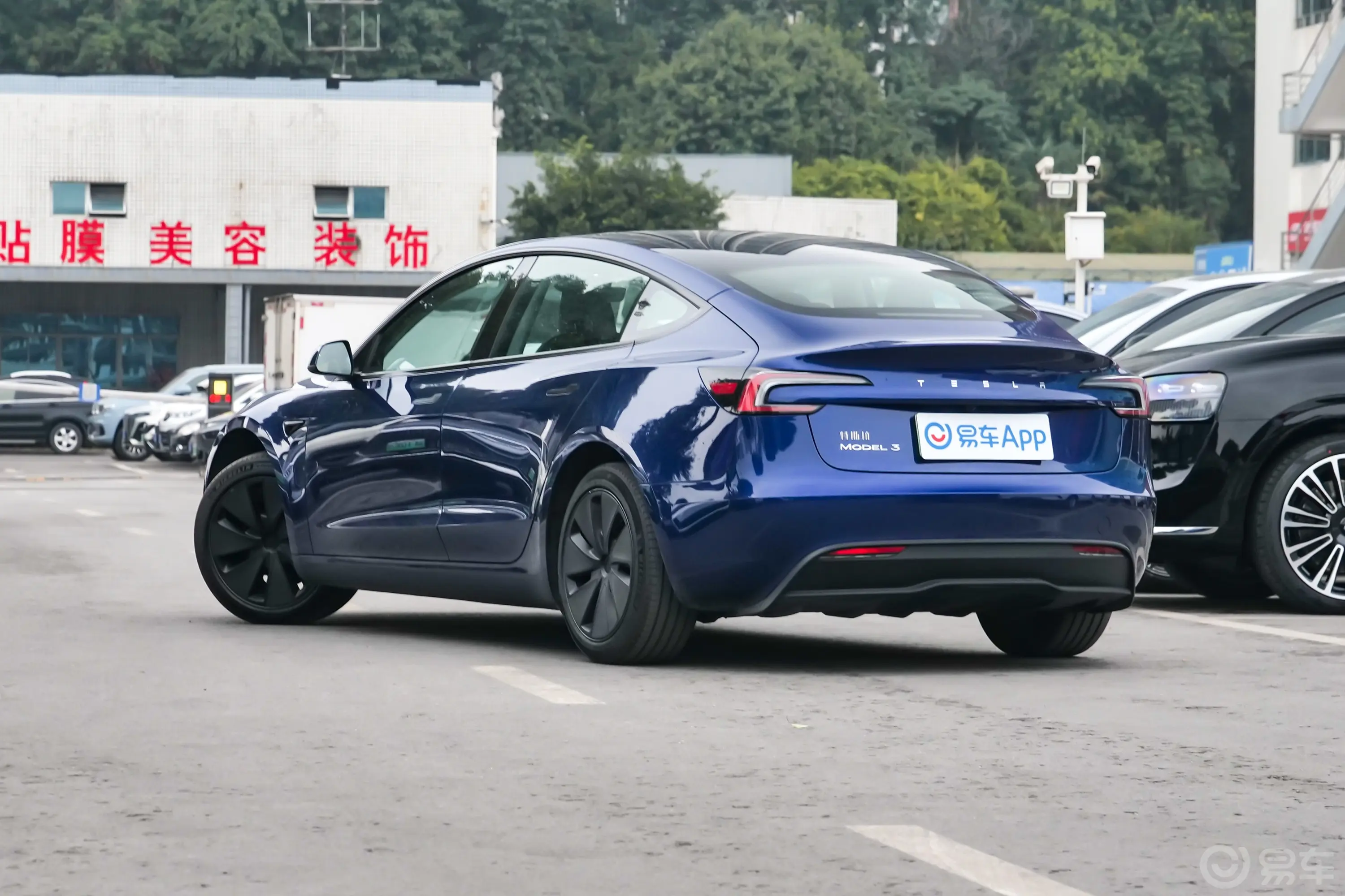 Model 3606km 后轮驱动版侧后45度车头向左水平