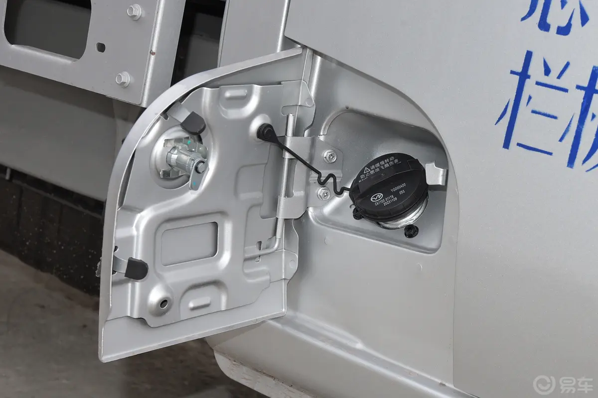 新豹T3东安1.6L 3.05米栏板单排单后轮舒适版油箱盖