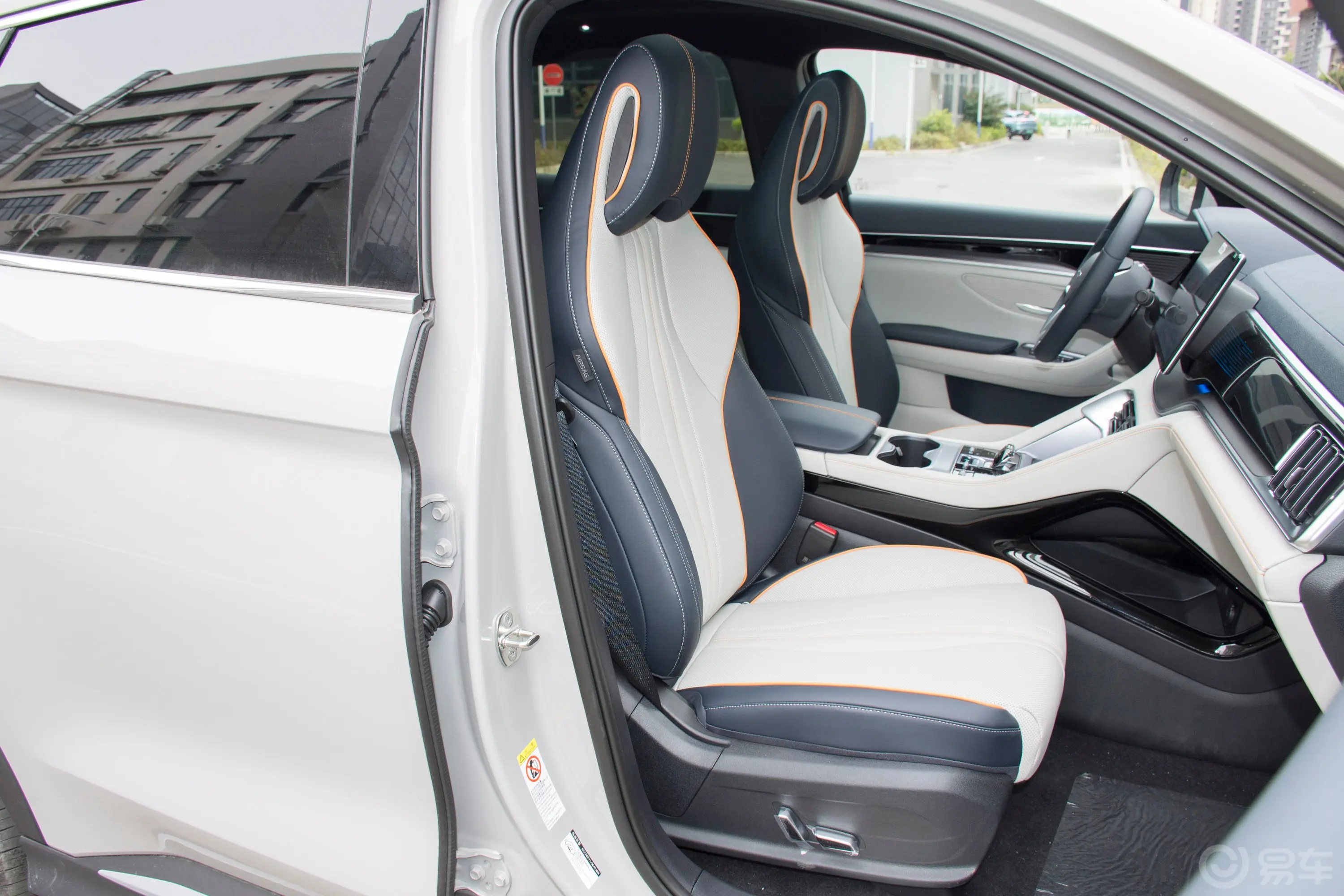宋PLUS新能源EV 荣耀版 520km 旗舰型副驾驶座椅