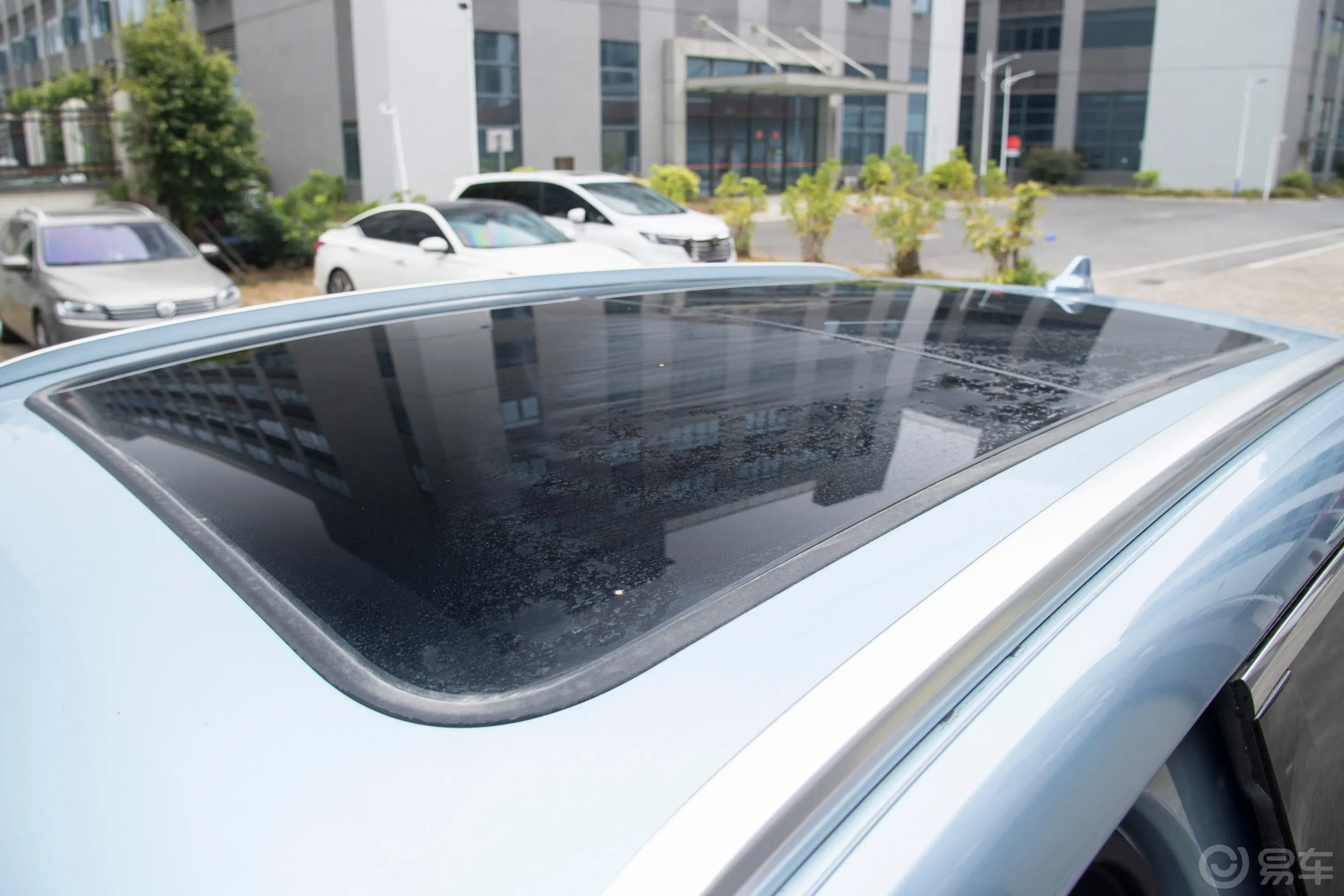 宋PLUS新能源EV 荣耀版 520km 豪华型天窗