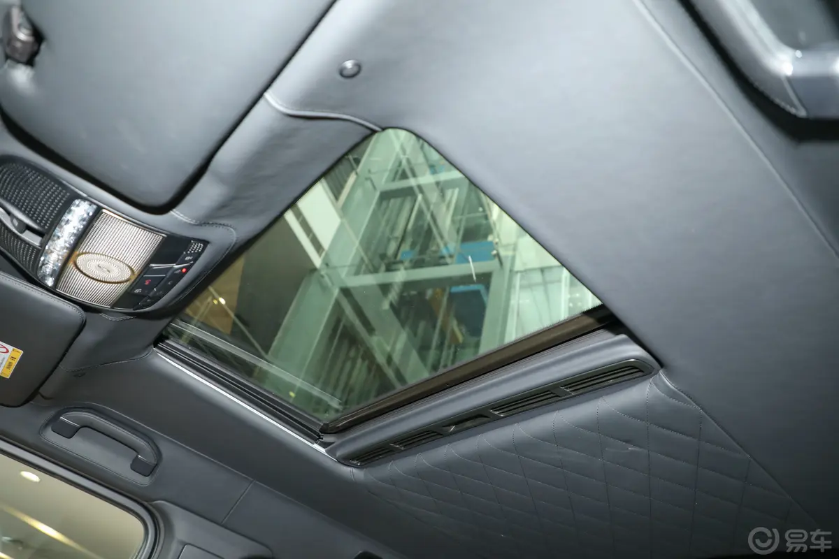 奔驰G级G 500 璀璨传奇特别版天窗内拍关闭