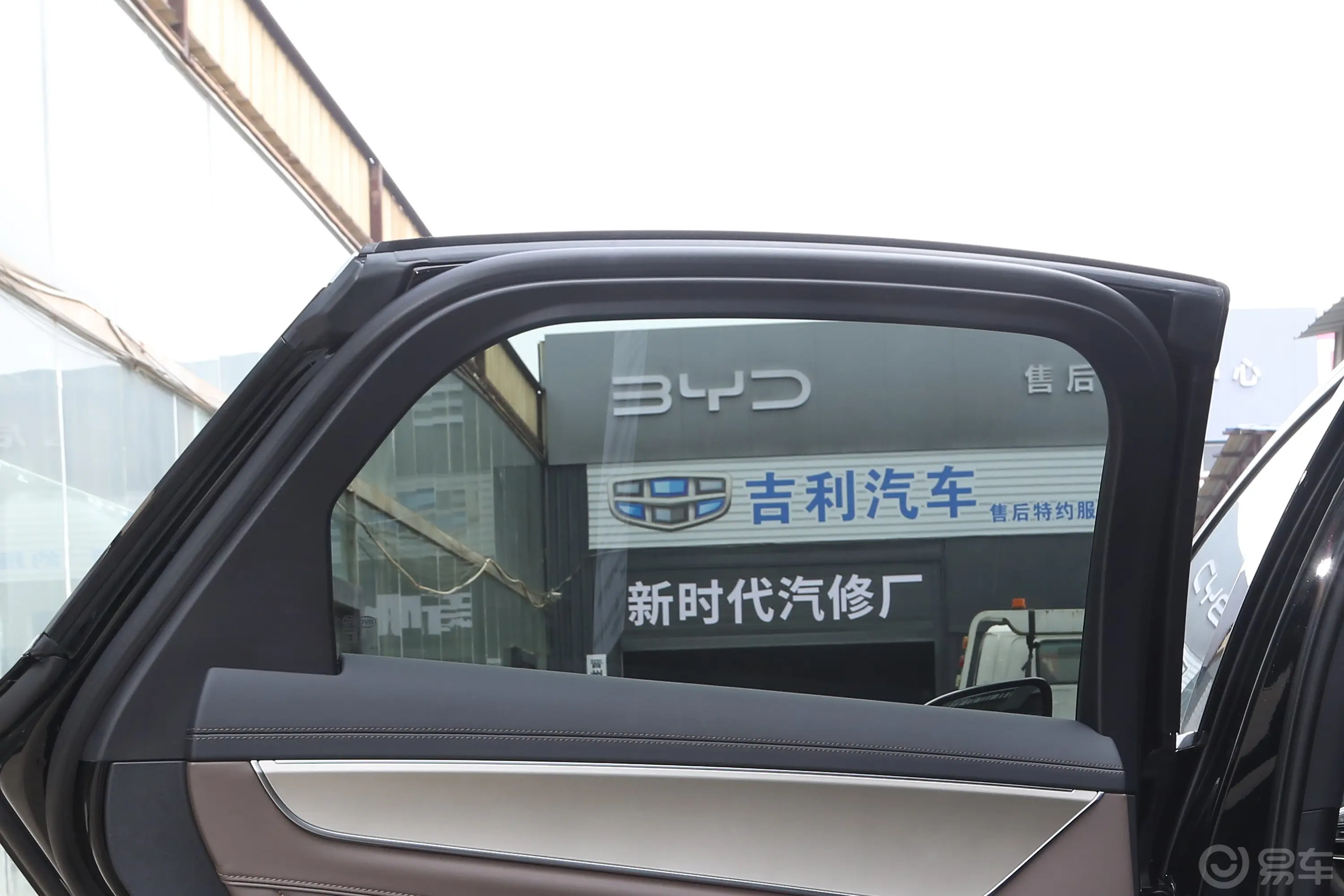 汉EV 荣耀版 506km 前驱尊贵型后排侧窗遮阳帘