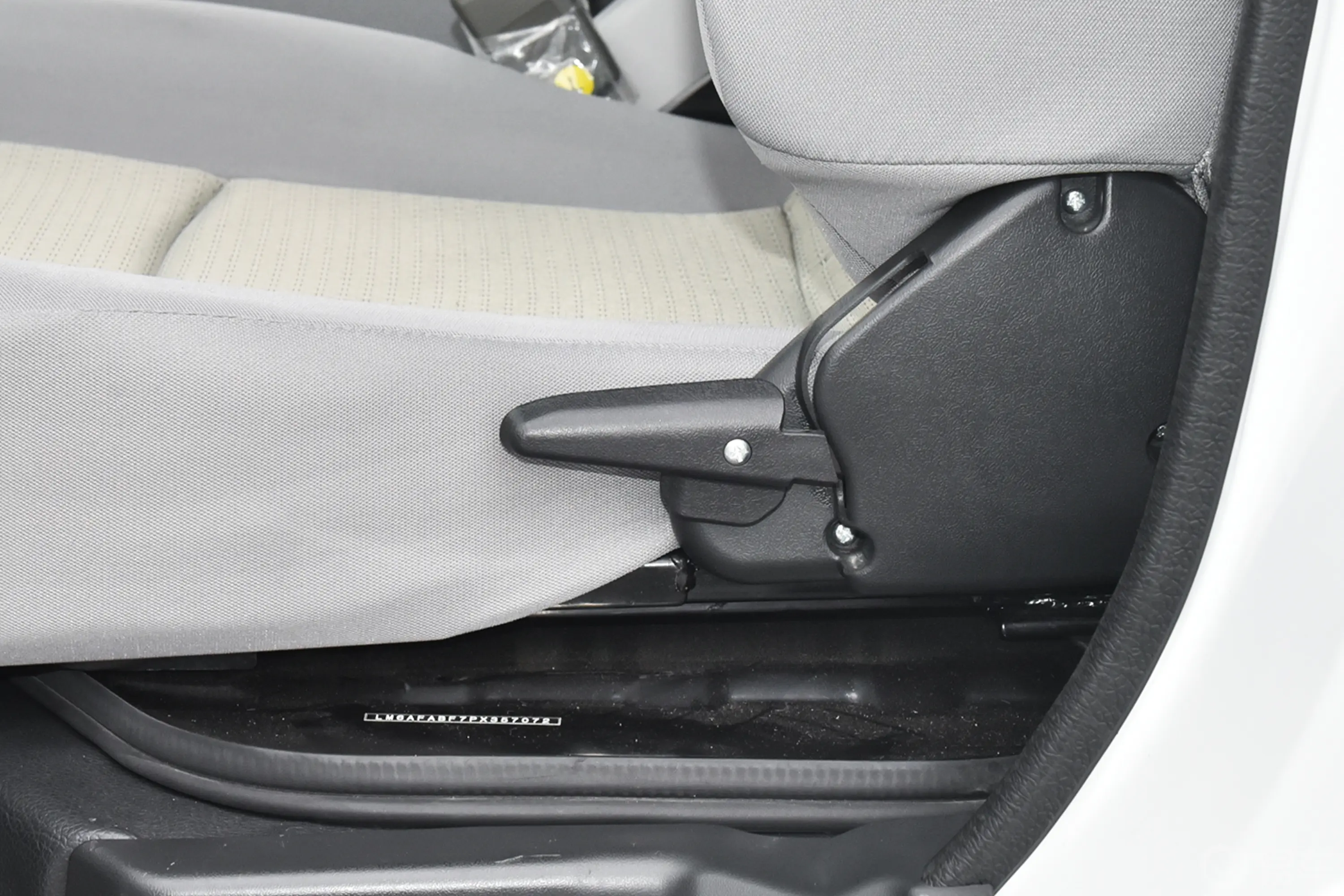 金杯小海狮X301.5L 客车财富型空调版 6座主驾座椅调节