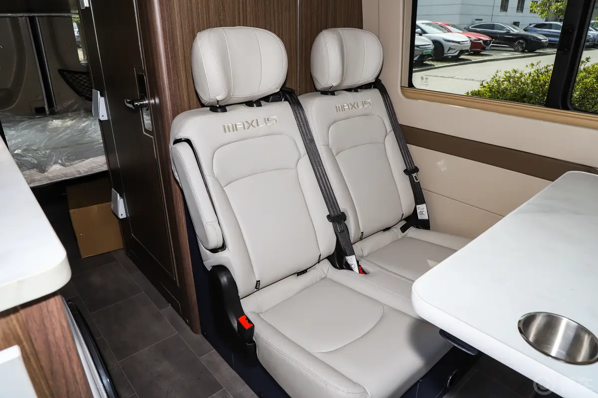 大通V100旅行家V100 2.0T 横床水庐版后排座椅