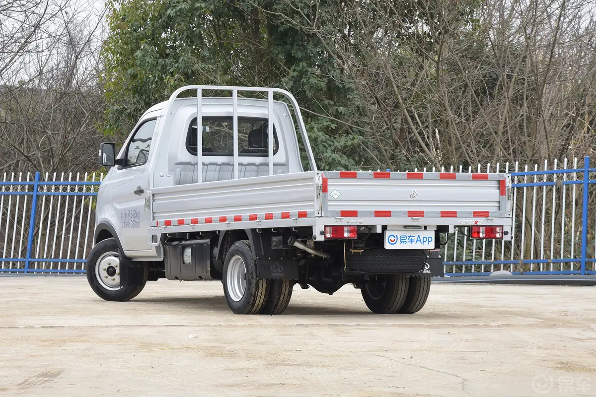 跨越王X3东安1.6L 105马力 3.3米载货 单排 标准版 CNG 国Ⅵ侧后45度车头向左水平