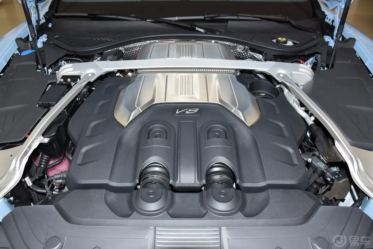 欧陆4.0T GT V8发动机特写