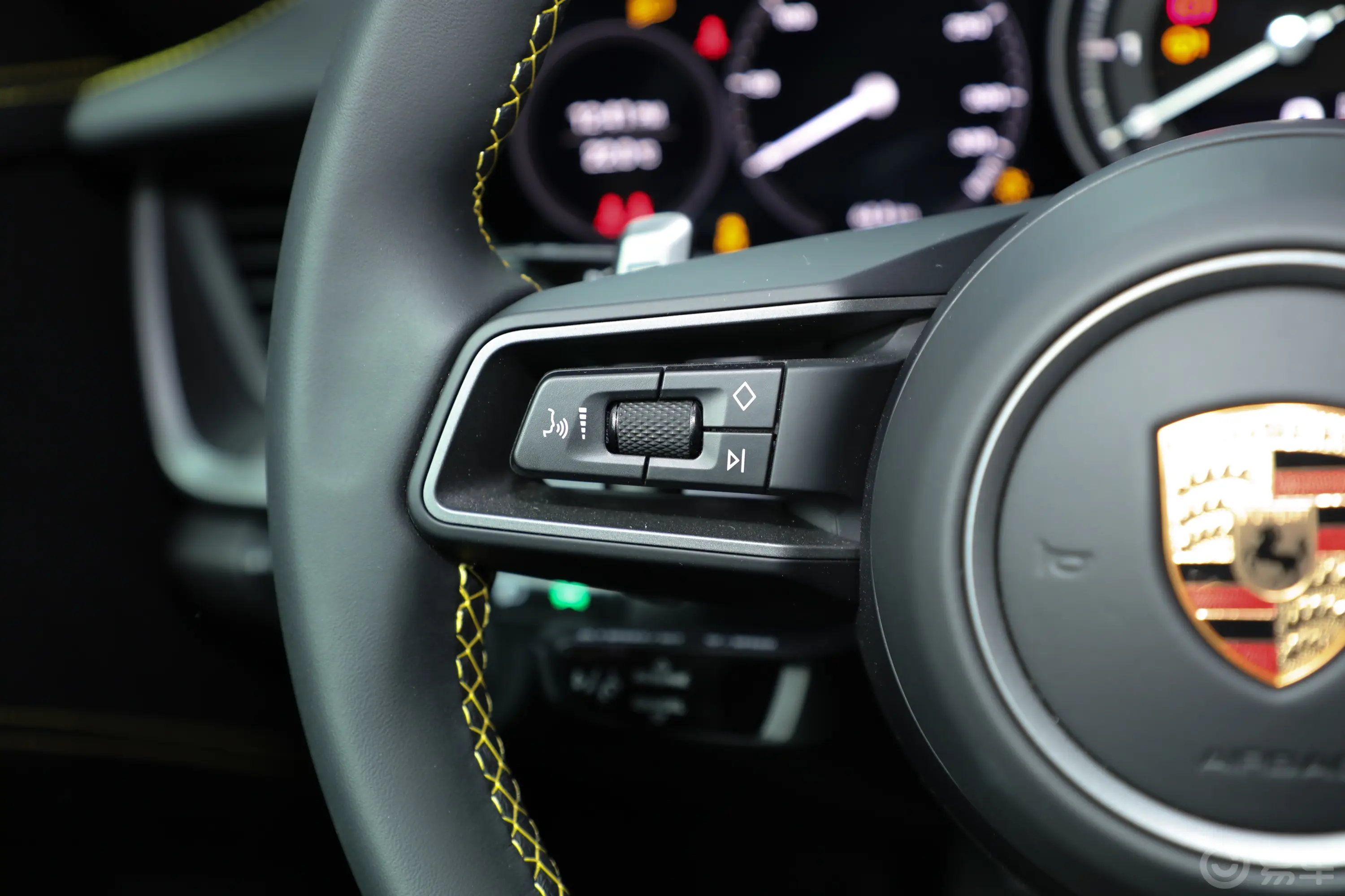 保时捷911Carrera S Cabriolet 3.0T左侧方向盘功能按键