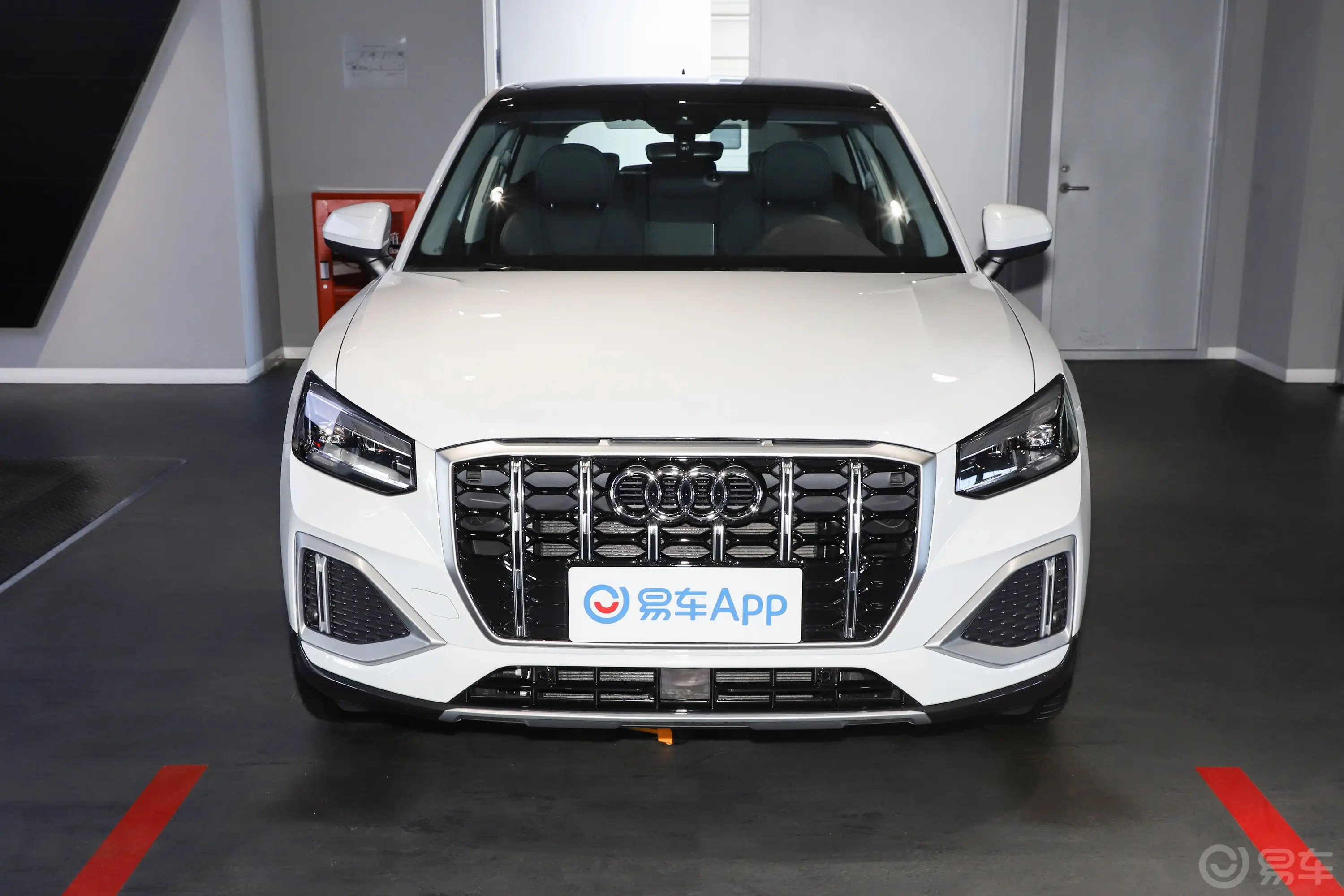 奥迪Q2L35 TFSI 进取致雅型正前水平