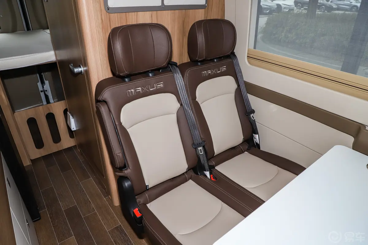 上汽大通MAXUS V90房车旅行家经典版 2.0T 横床后排座椅