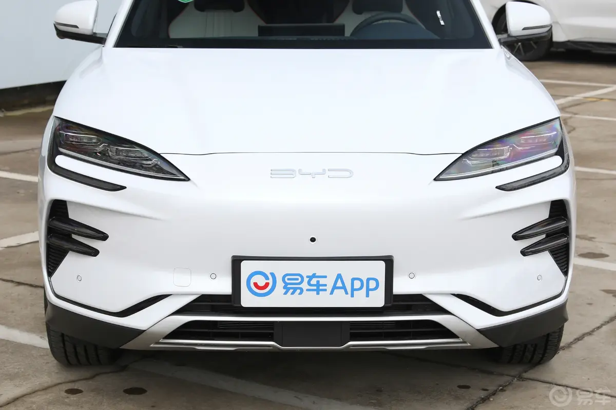 宋PLUS新能源EV 荣耀版 605km 旗舰PLUS外观细节