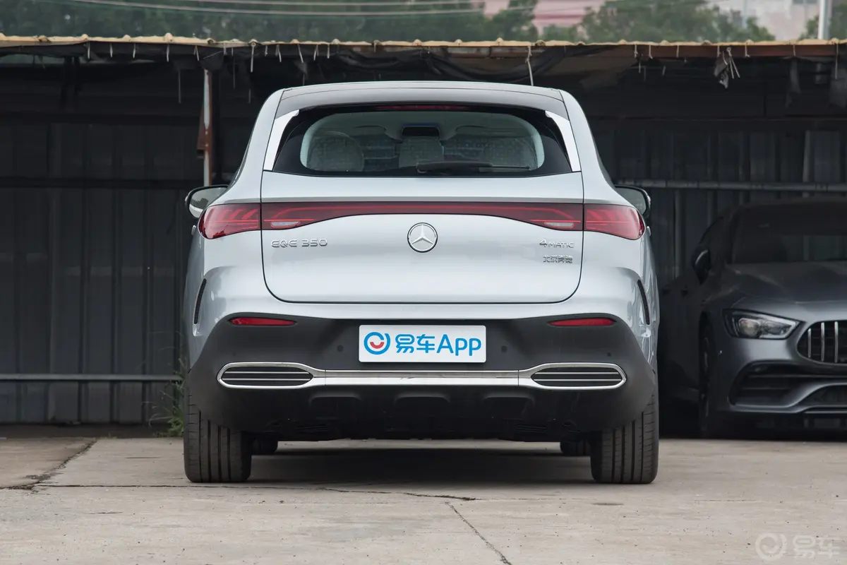 奔驰EQE SUV350 4MATIC 豪华版正后水平