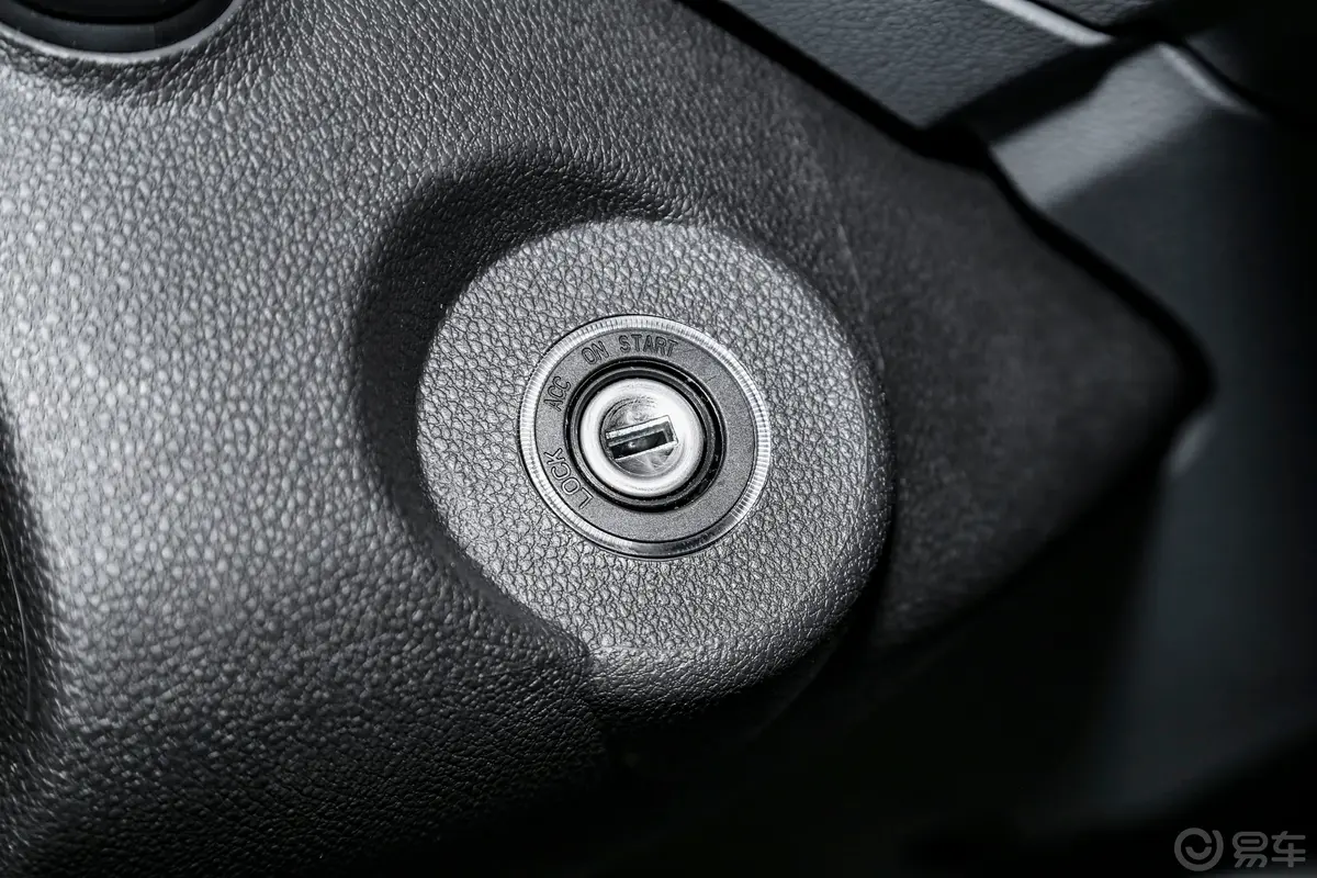 图雅诺都市版多功能 2.0T 自动短轴低顶后单胎149Ps 5座钥匙孔或一键启动按键