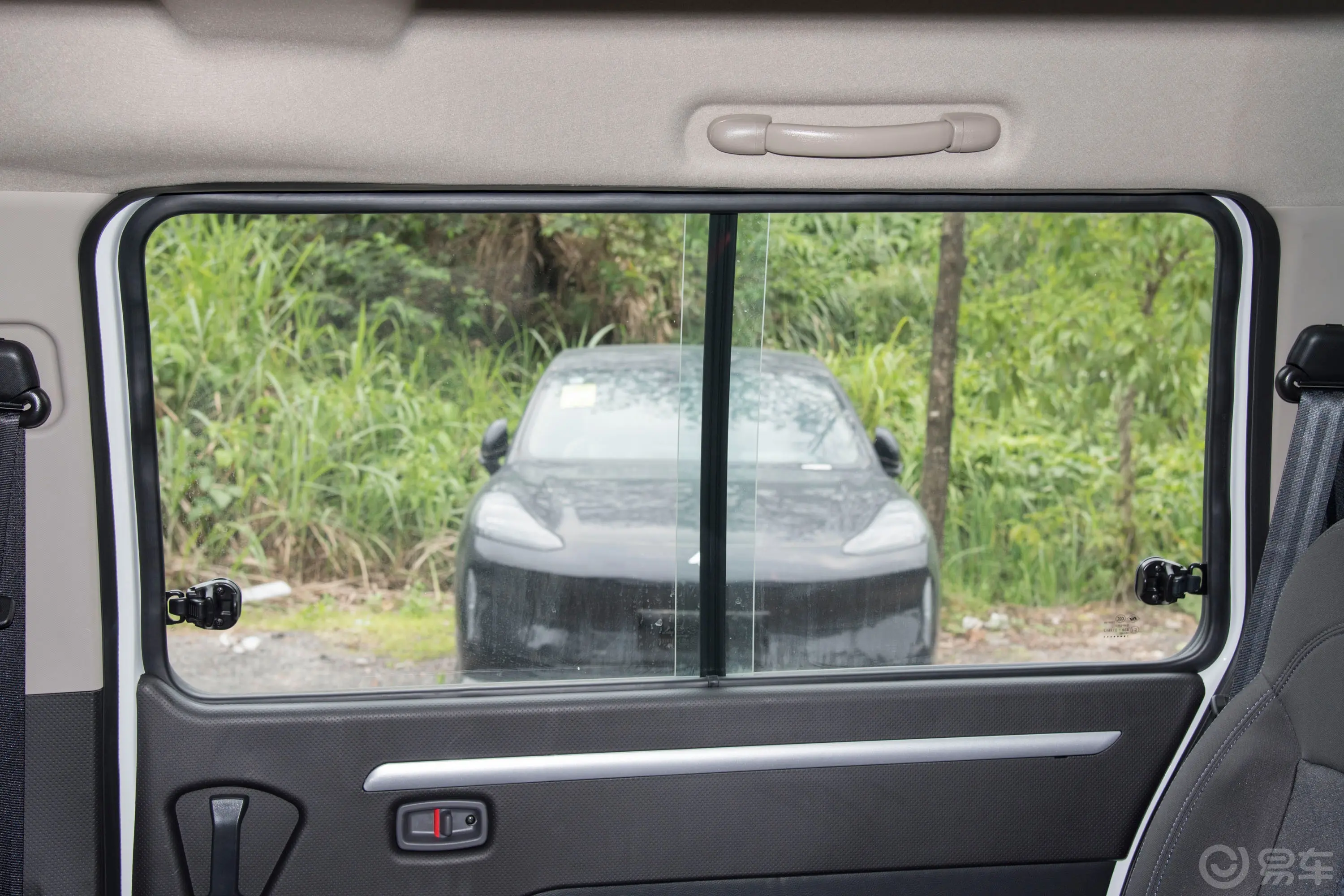 菱智M5 EV客运版 460km 标准型 7座后排侧窗遮阳帘