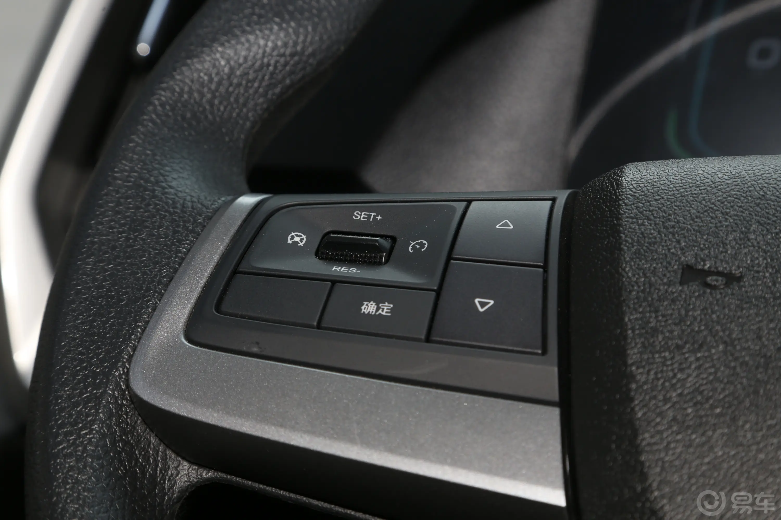 比亚迪T5EV 厢式车标准版左侧方向盘功能按键