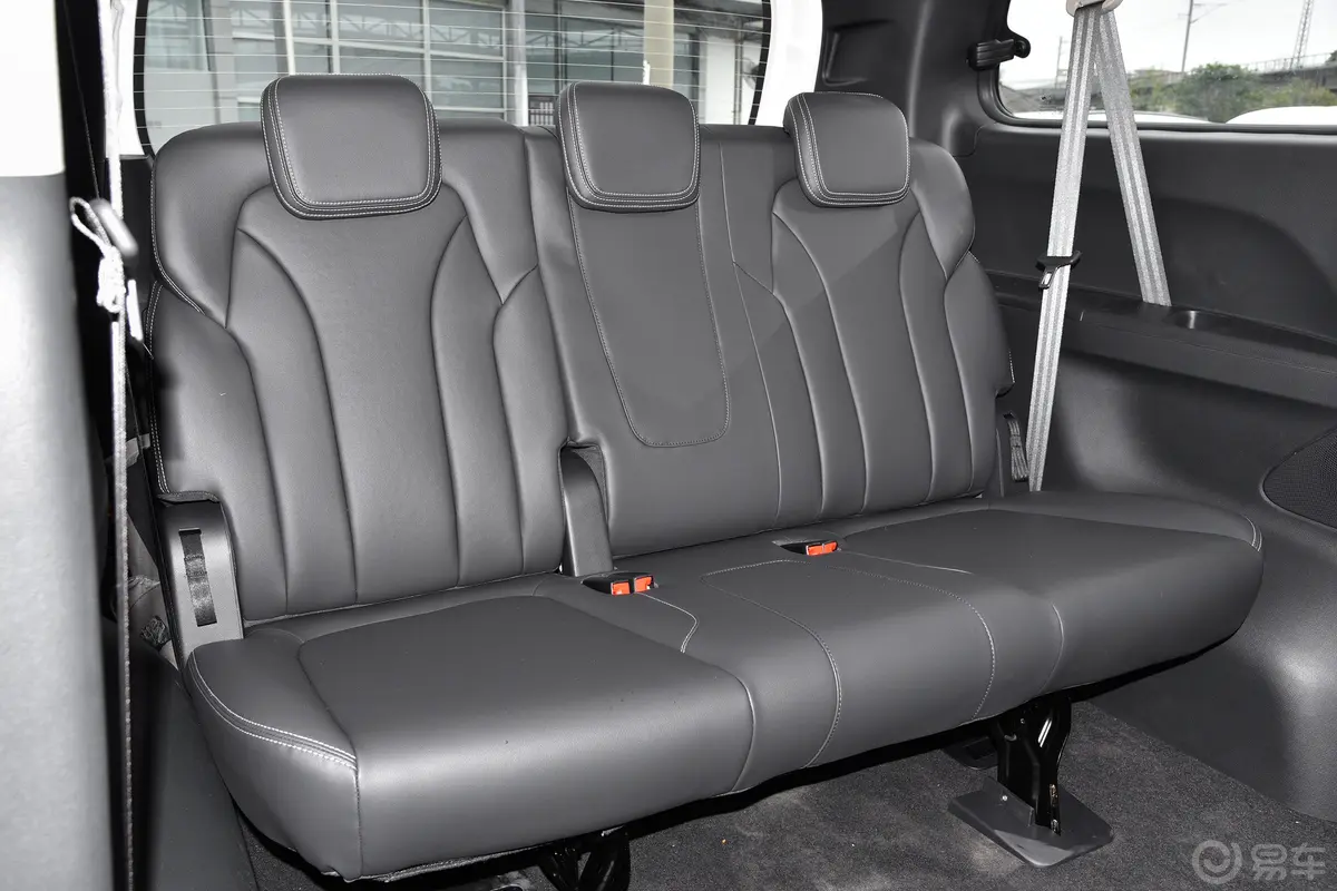 大通G102.0L 手动多功能旅行版 7座 CNG第三排座椅
