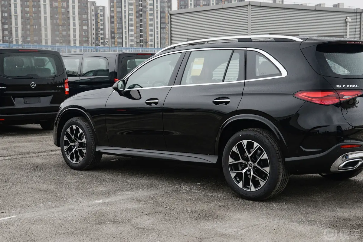 奔驰GLCGLC 260 L 4MATIC 豪华型 5座外观细节