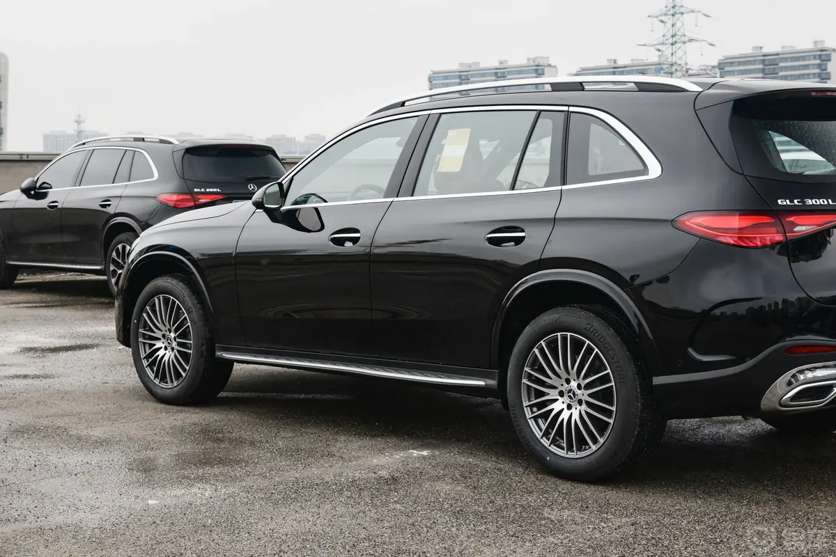 奔驰GLCGLC 300 L 4MATIC 动感型 5座外观细节