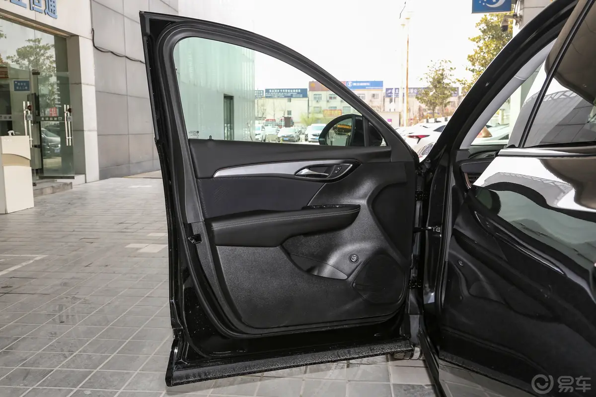 昂科威昂科威S 28T 两驱炫黑尊尚版驾驶员侧前车门