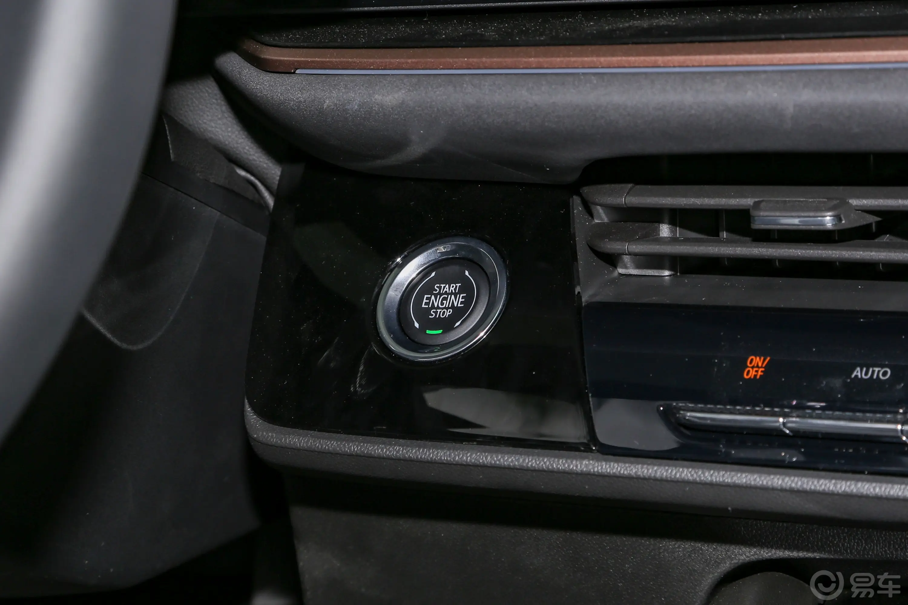 昂科威昂科威S 28T 两驱炫黑尊尚版钥匙孔或一键启动按键