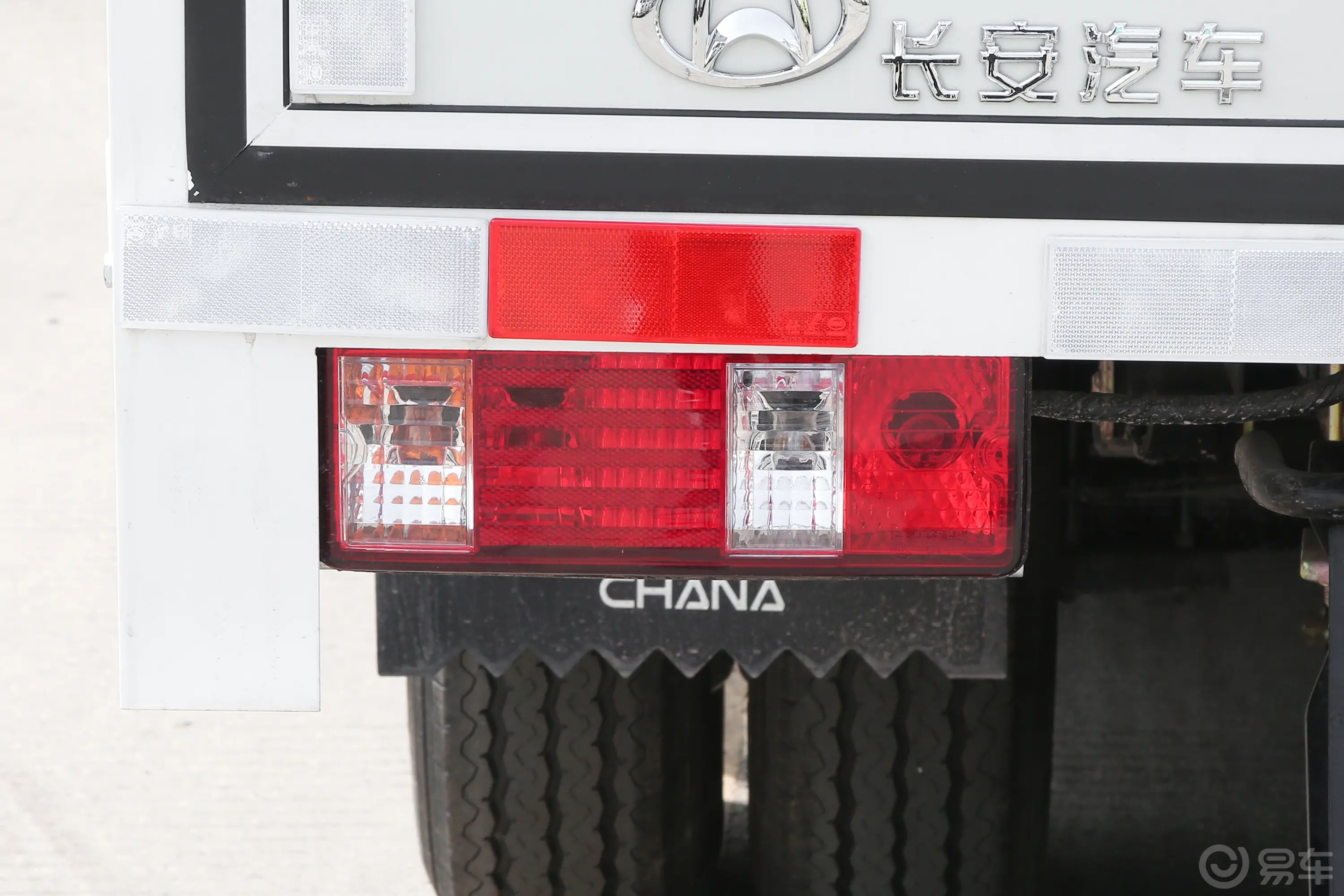 跨越王X3 PLUS EV230km 厢式车标准续航版3.6米外观灯组