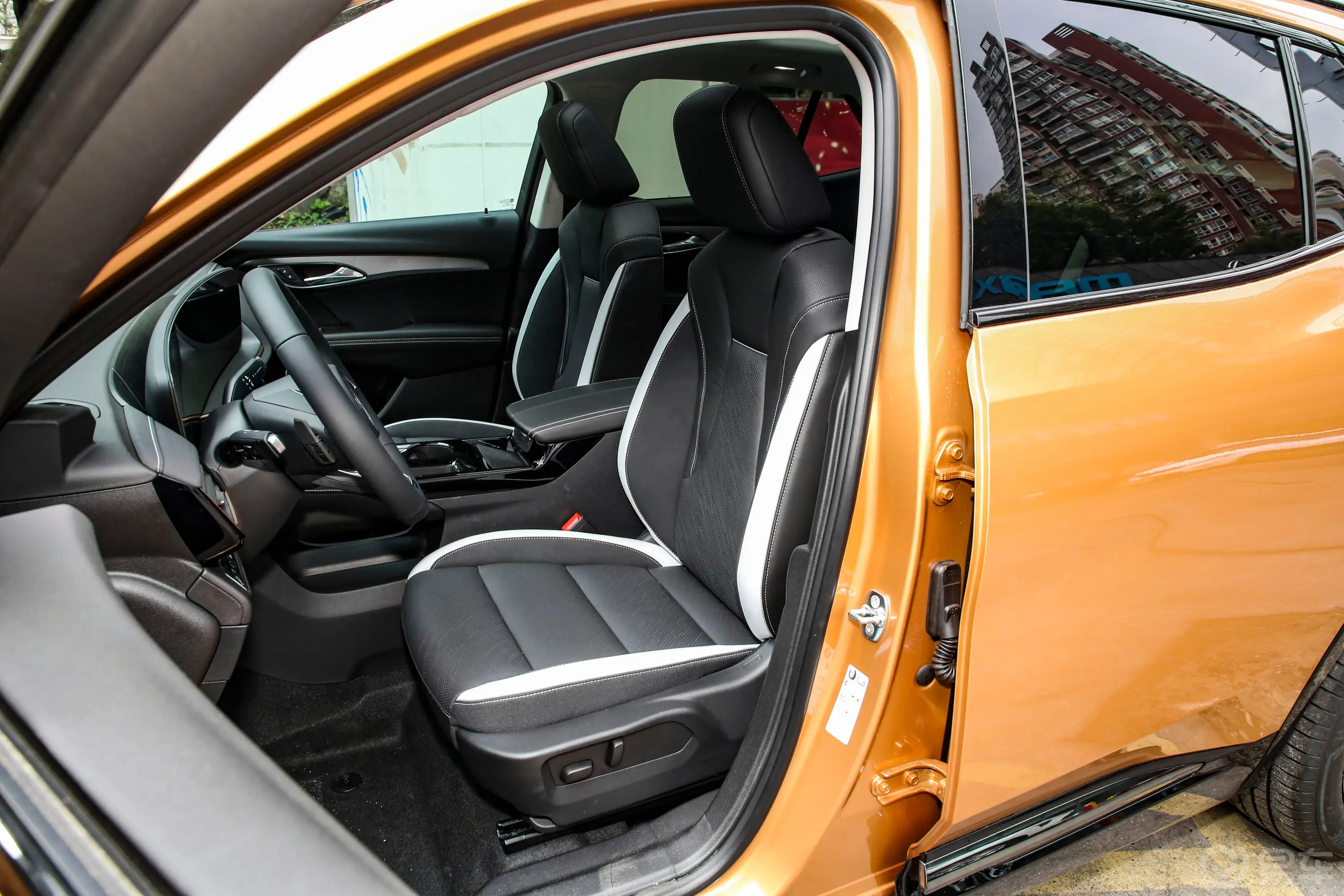 昂科威昂科威S 25T 两驱炫黑风尚版驾驶员座椅
