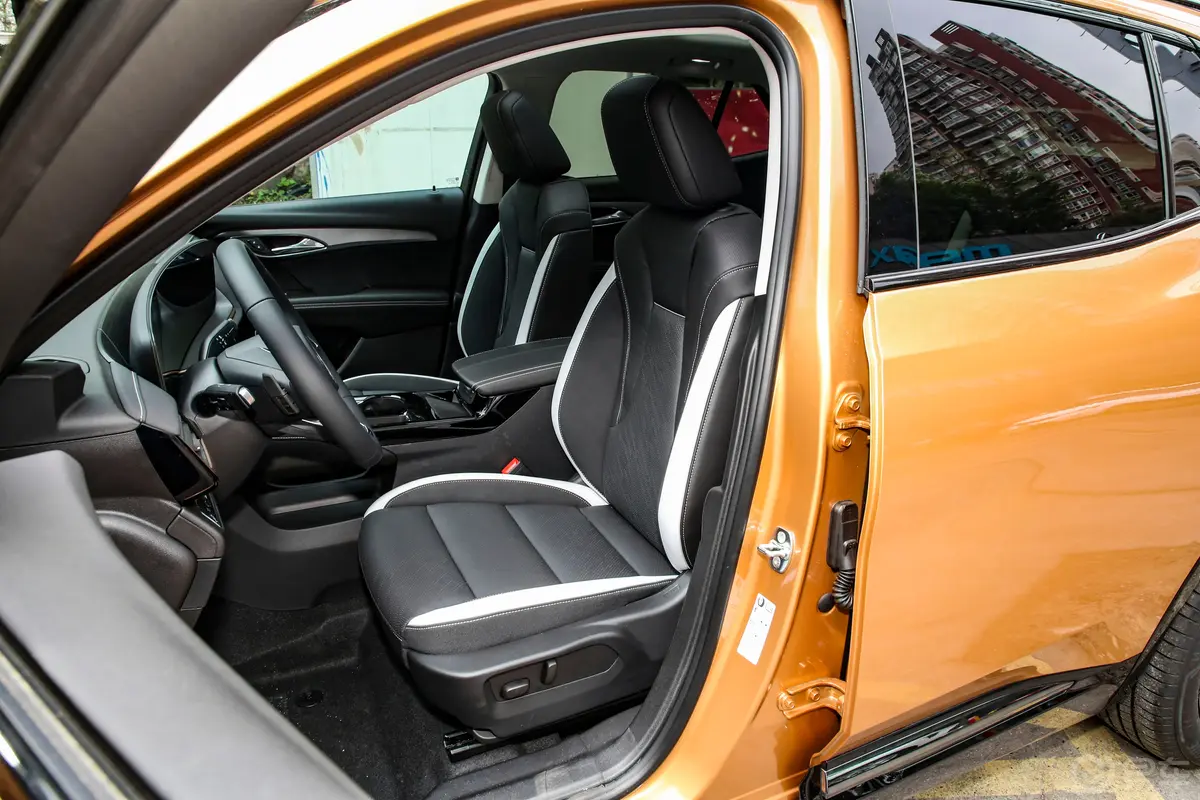 昂科威昂科威S 25T 两驱炫黑风尚版驾驶员座椅