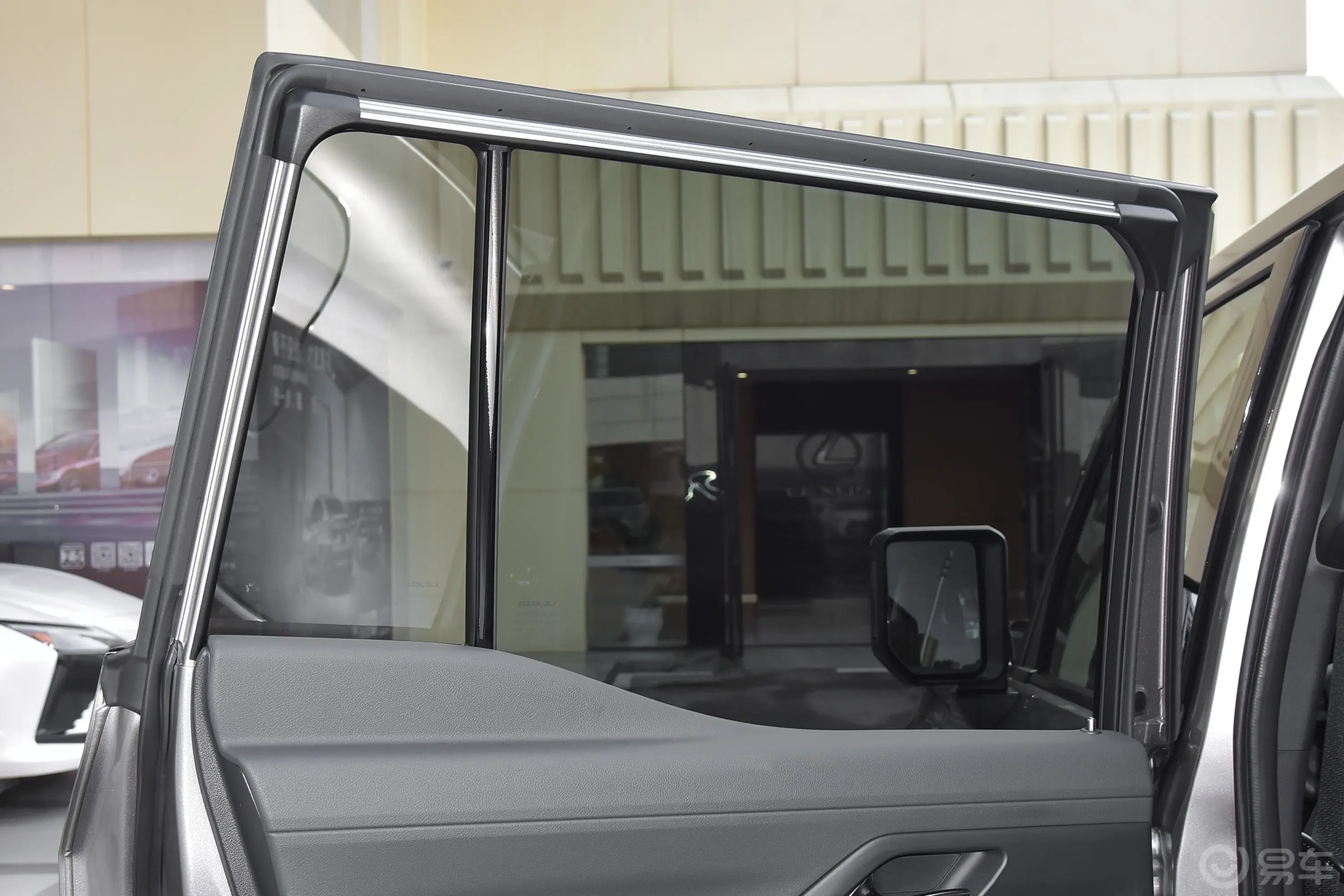 雷克萨斯GX550h 先峰版 6座后排侧窗遮阳帘