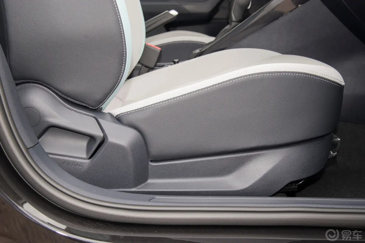 朗逸新锐 1.5L 自动出众新愿版副驾座椅调节