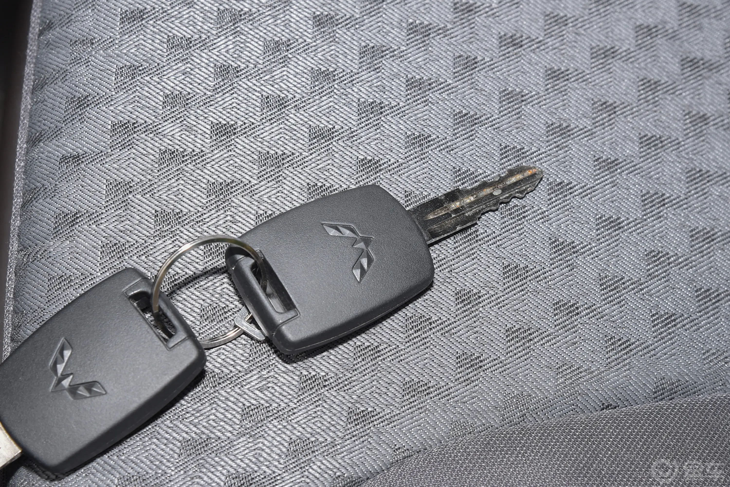 五菱荣光新卡2.0L 加长双排基本型 5座钥匙正面
