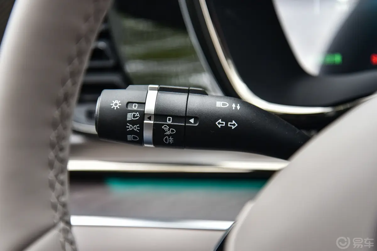 汉EV 荣耀版 610km 四驱天神之眼智驾型灯光控制区