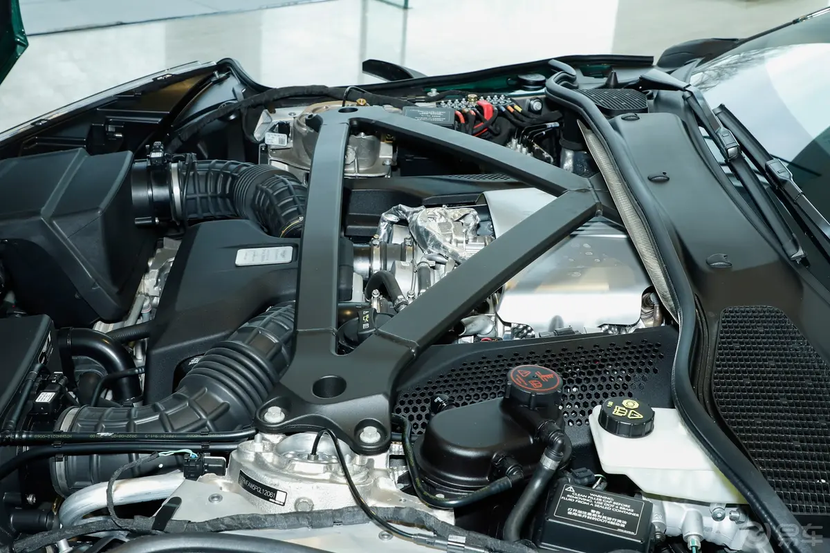 阿斯顿·马丁DB114.0T V8 Coupe发动机特写