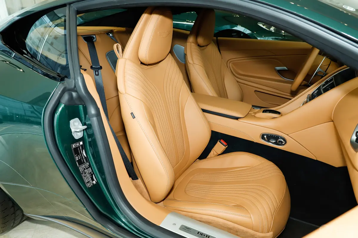 阿斯顿·马丁DB114.0T V8 Coupe副驾驶座椅