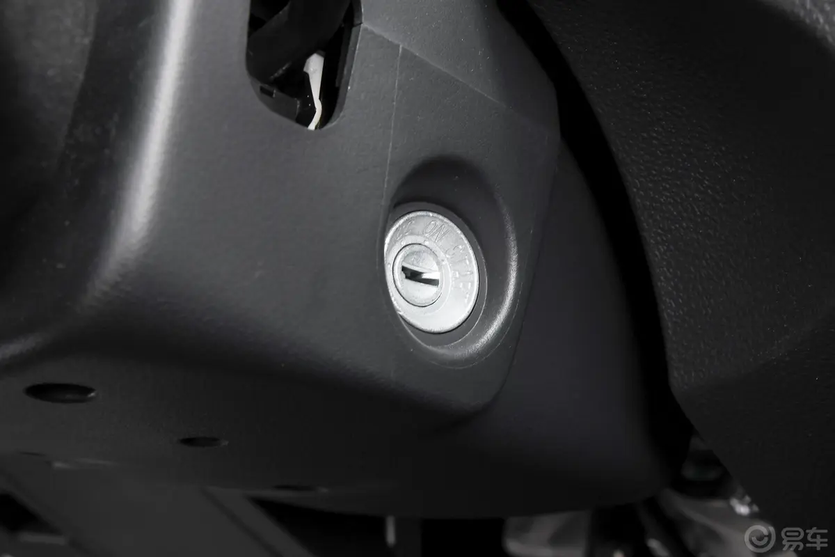 金杯金卡S62.0L 3.85米栏板车单排后双胎标准型 CNG钥匙孔或一键启动按键