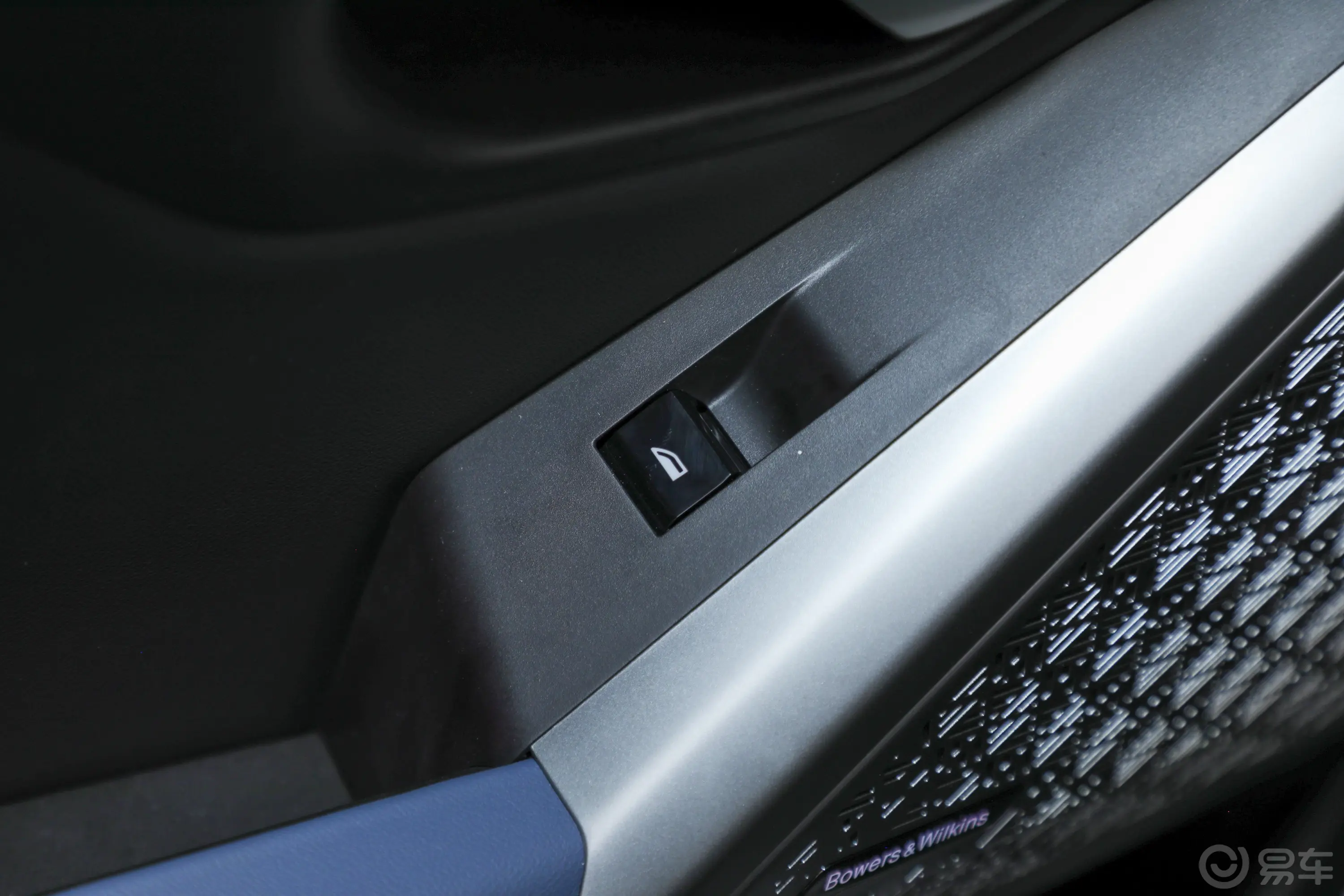 宝马i5eDrive 35L 尊享型 M运动套装后车窗调节