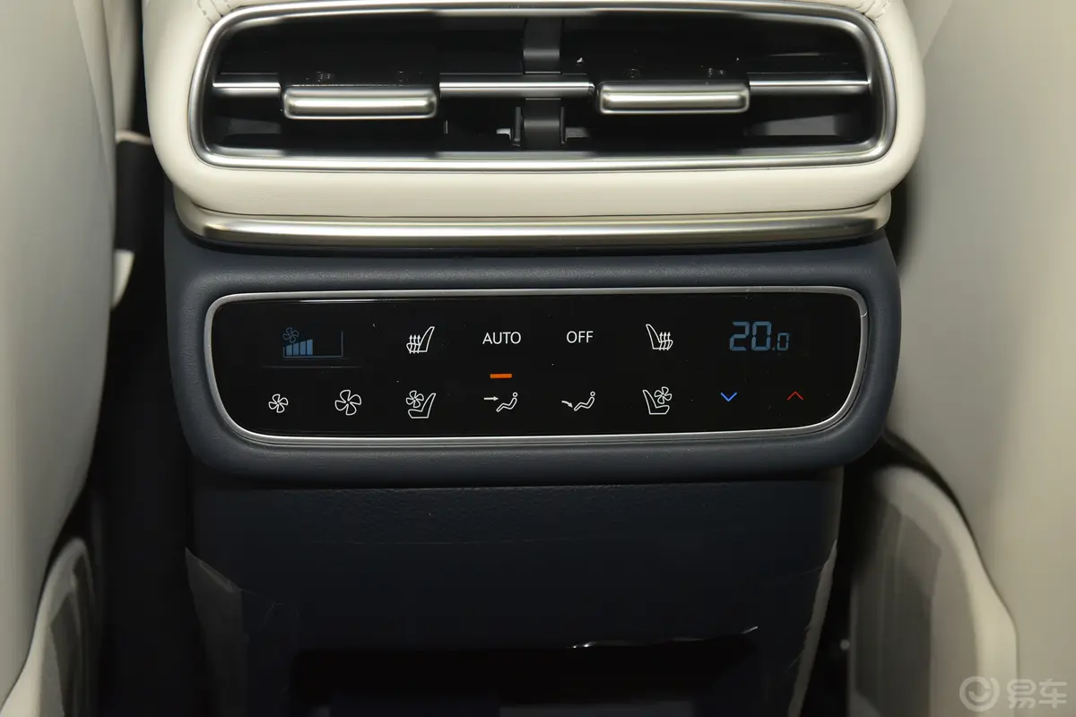 捷尼赛思GV802.5T 旗舰版 5座后排空调控制键