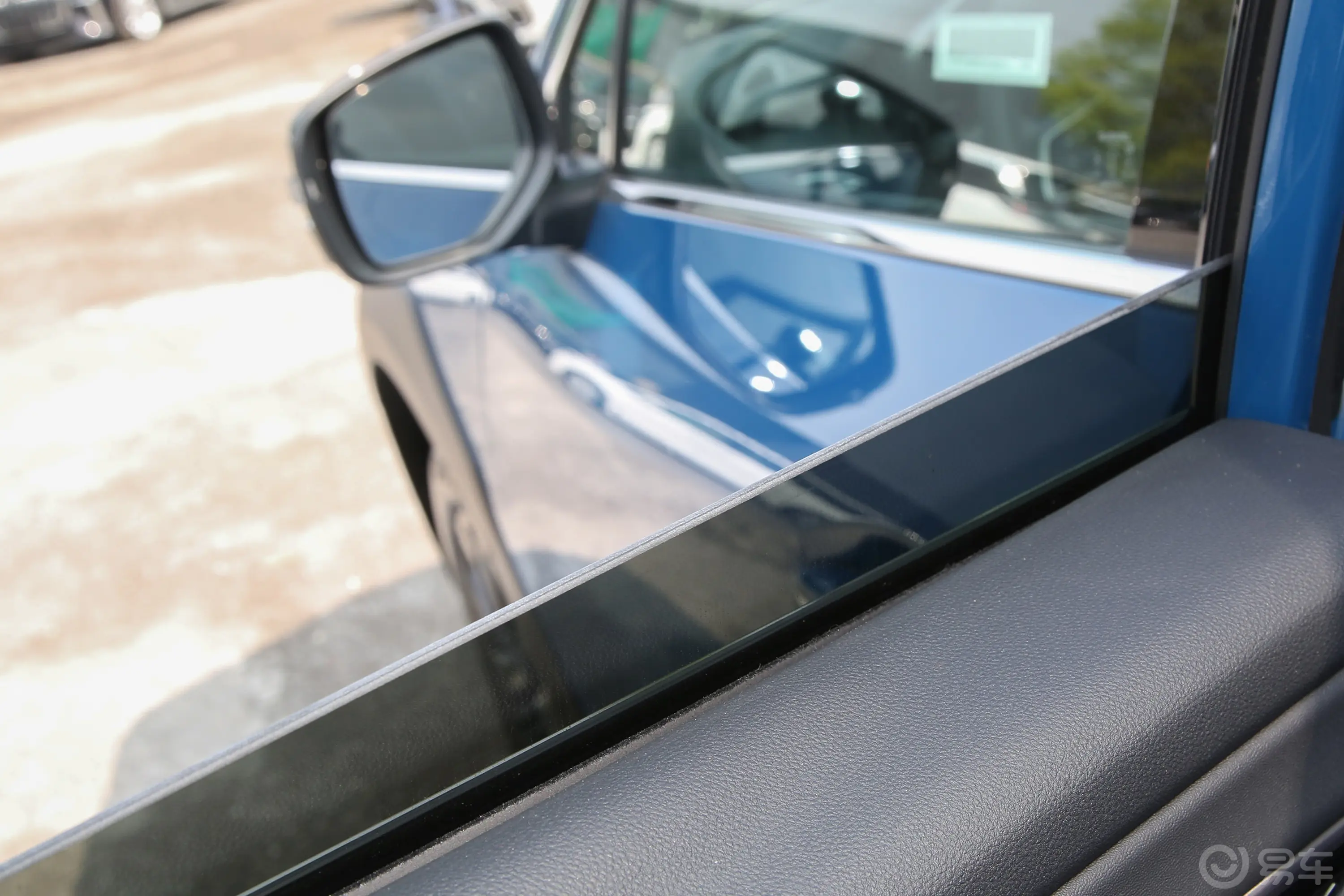 傲虎2.5i AWD旷野限定版EyeSight后排玻璃材质特写