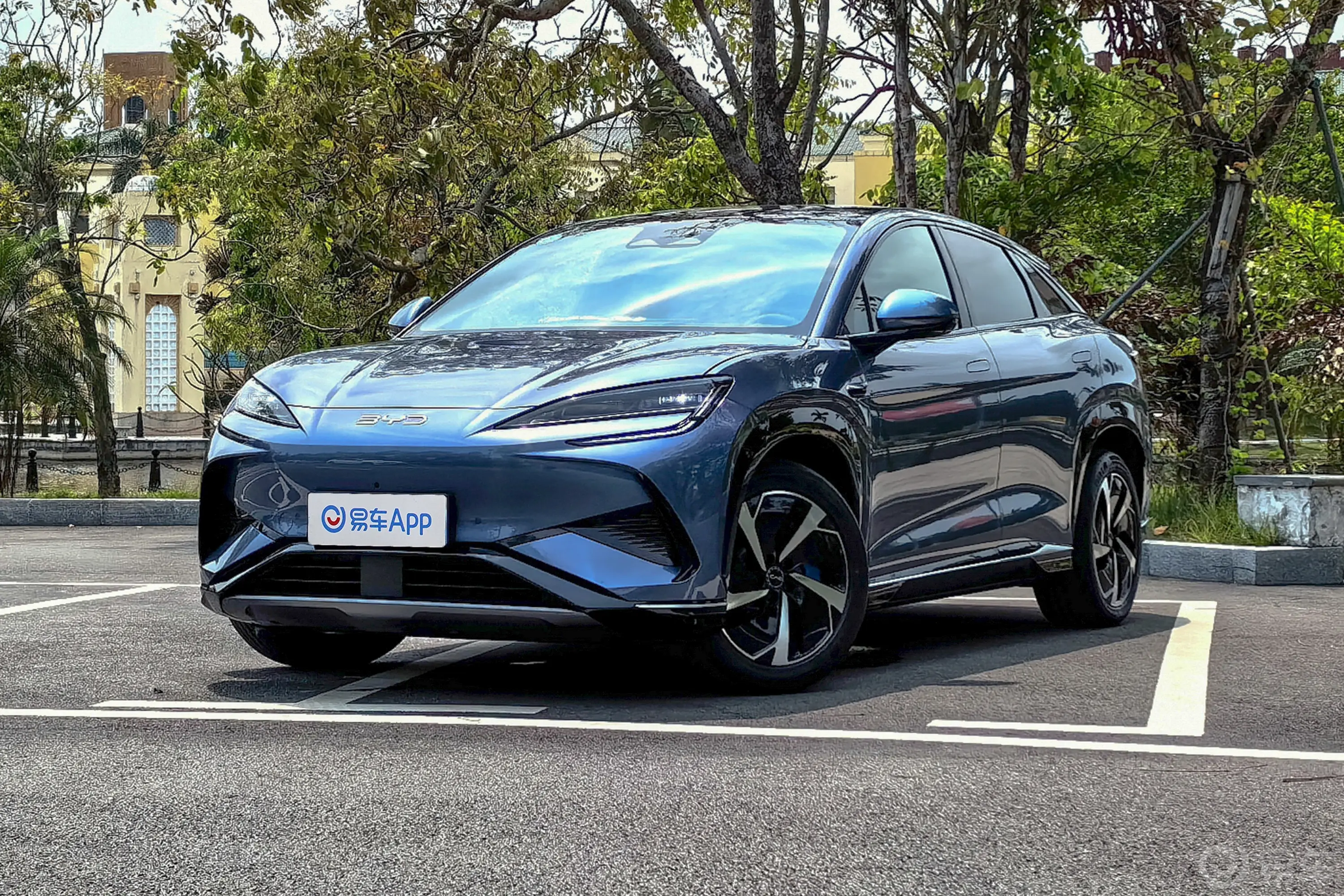 海狮07EV610km 后驱智航版侧前45度车头向左水平